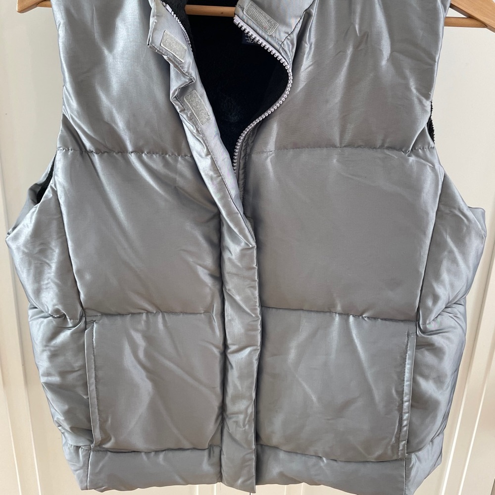 Gap thick fleece lined silver puffer vest